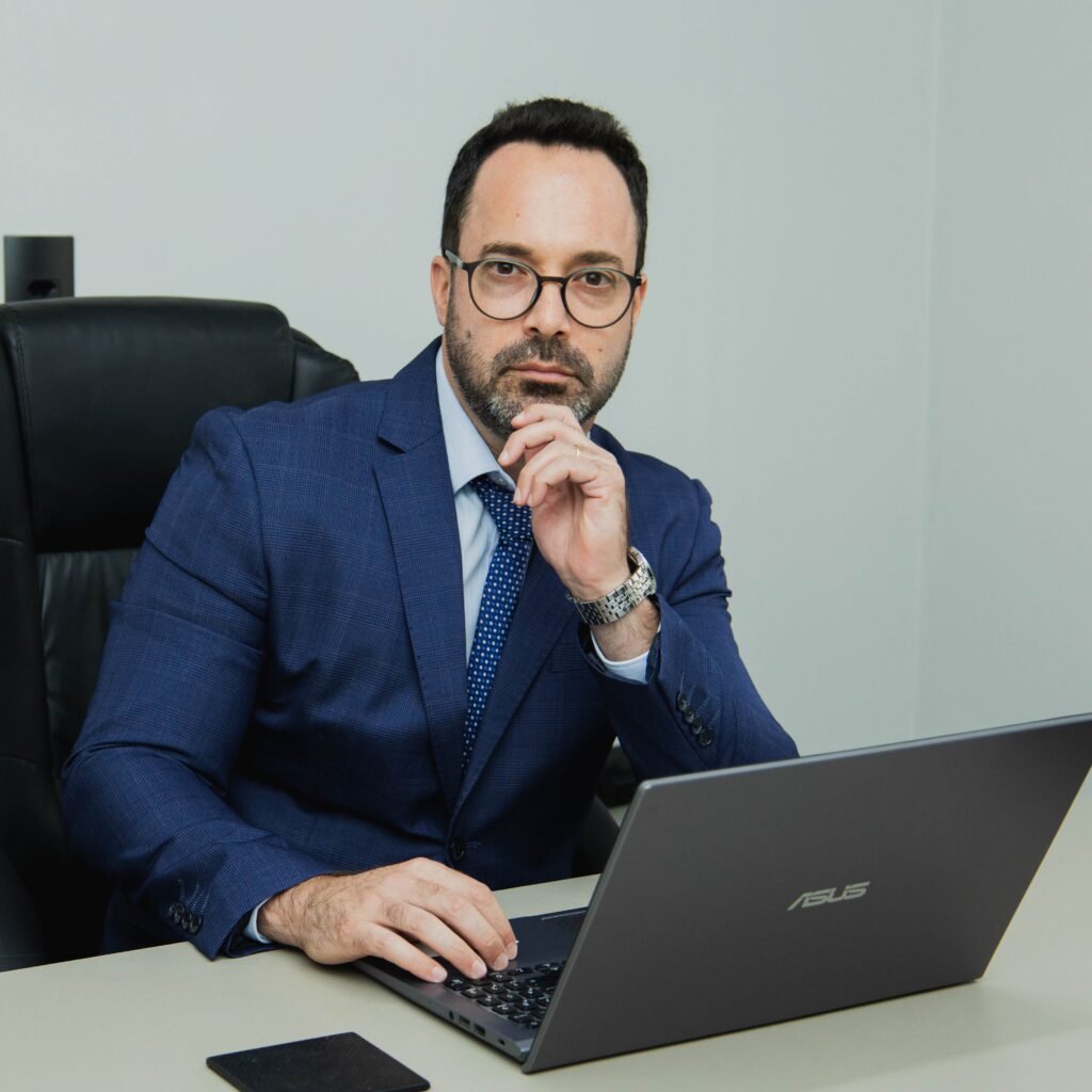 Advogado Riad, especialista em Direito Trabalhista em Piracicaba